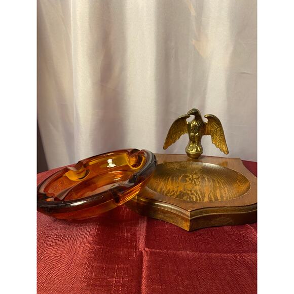 Vintage, Mid-Century Style Ashtray with Brass Eagle - Picture 11 of 12